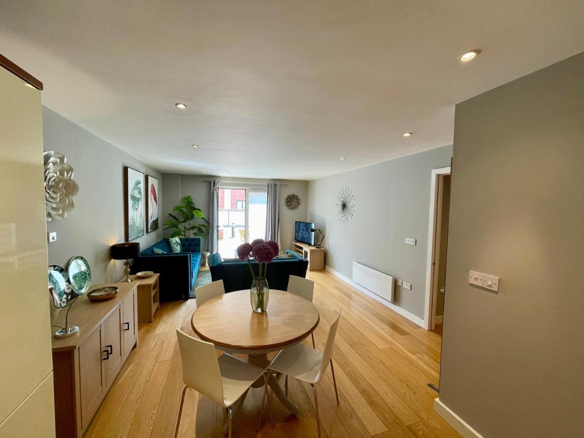 Stunning 2-Bed Town Centre Apartment - Hosted By Hutch Lifestyle Leamington Spa Exteriör bild