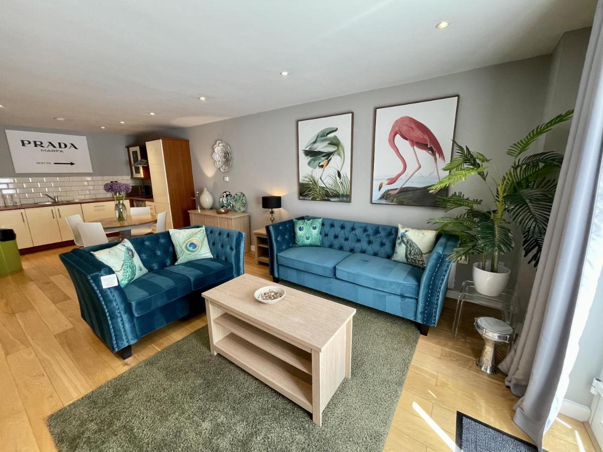 Stunning 2-Bed Town Centre Apartment - Hosted By Hutch Lifestyle Leamington Spa Exteriör bild
