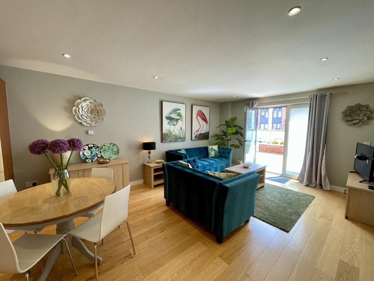 Stunning 2-Bed Town Centre Apartment - Hosted By Hutch Lifestyle Leamington Spa Exteriör bild