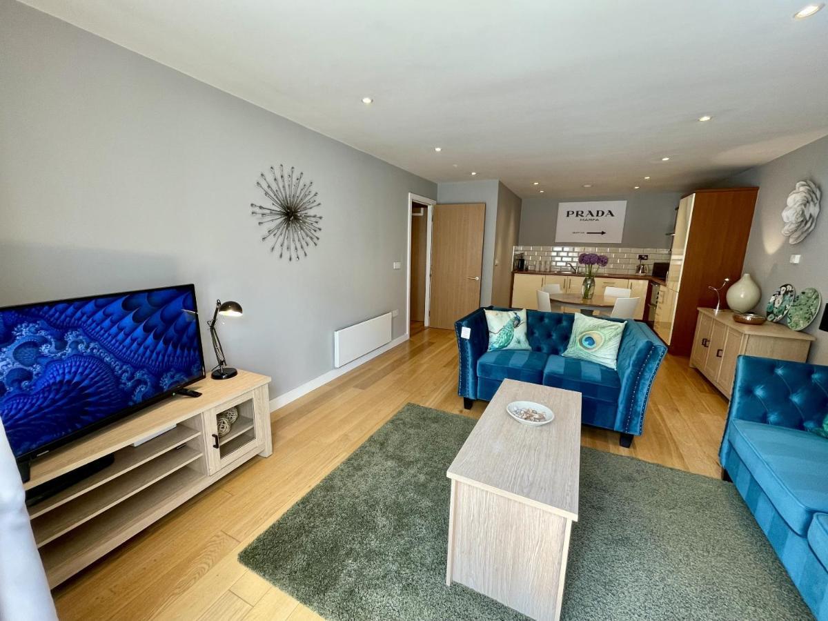 Stunning 2-Bed Town Centre Apartment - Hosted By Hutch Lifestyle Leamington Spa Exteriör bild