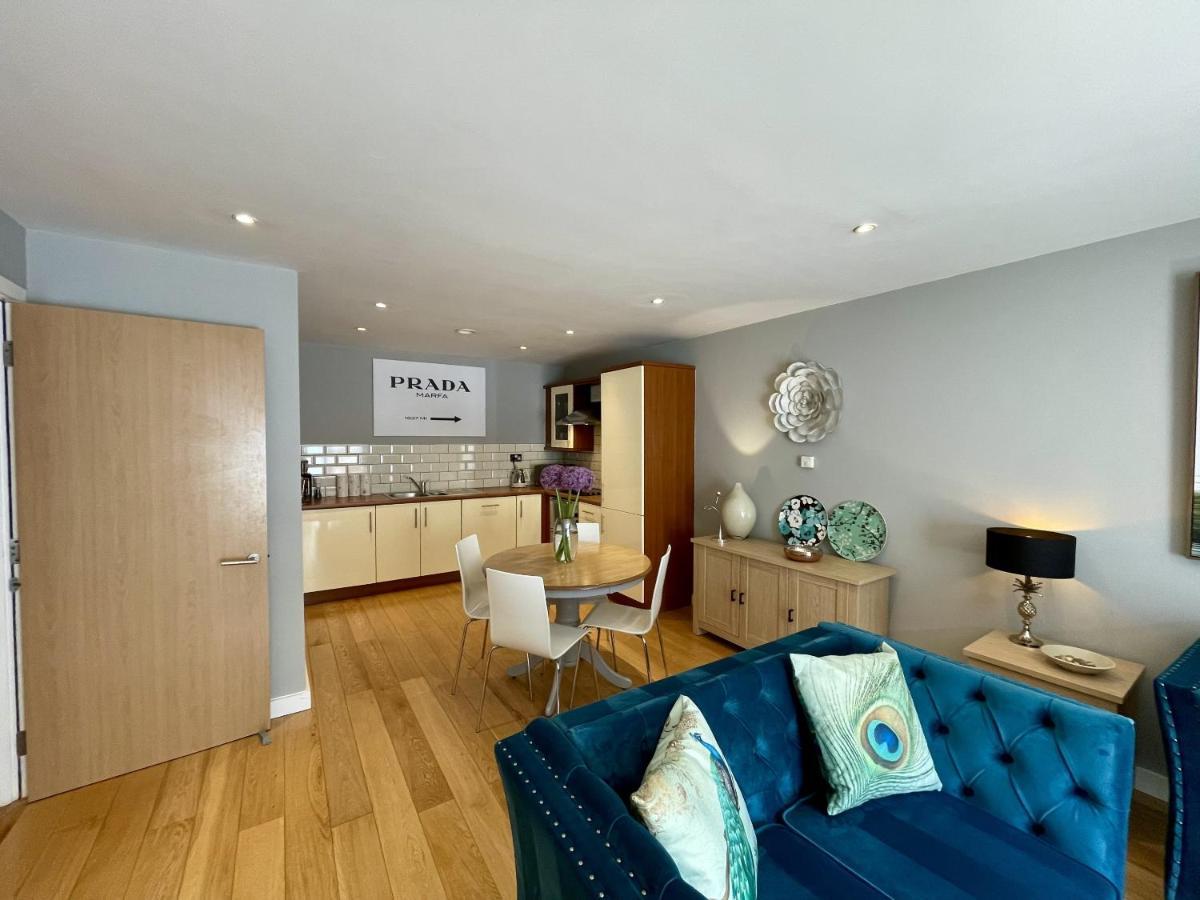 Stunning 2-Bed Town Centre Apartment - Hosted By Hutch Lifestyle Leamington Spa Exteriör bild