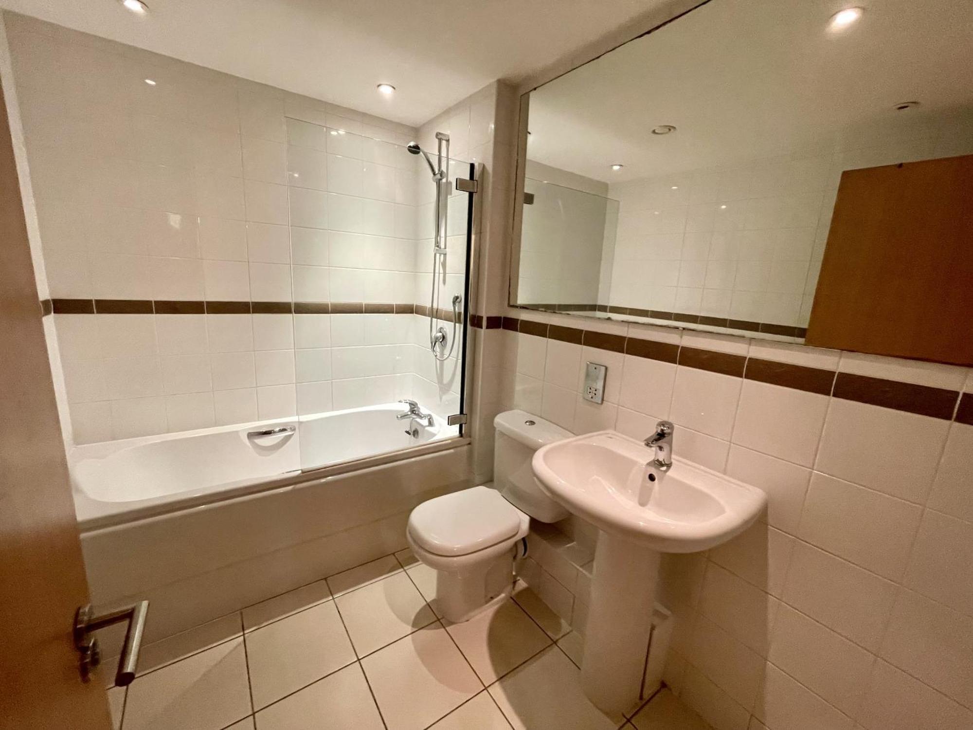 Stunning 2-Bed Town Centre Apartment - Hosted By Hutch Lifestyle Leamington Spa Exteriör bild