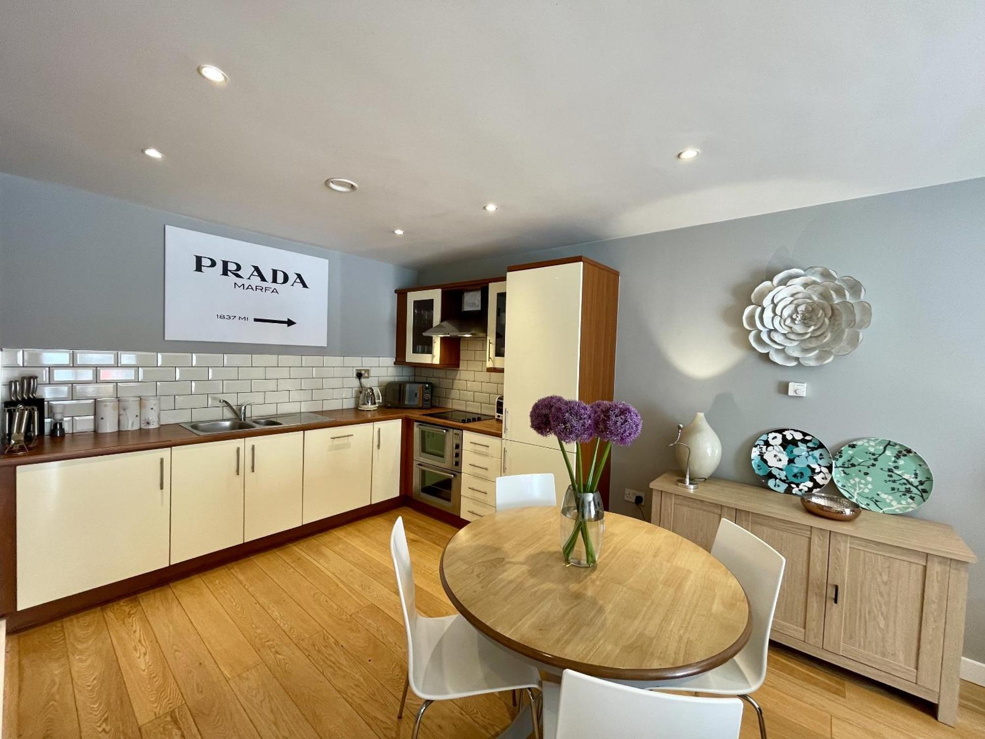 Stunning 2-Bed Town Centre Apartment - Hosted By Hutch Lifestyle Leamington Spa Exteriör bild